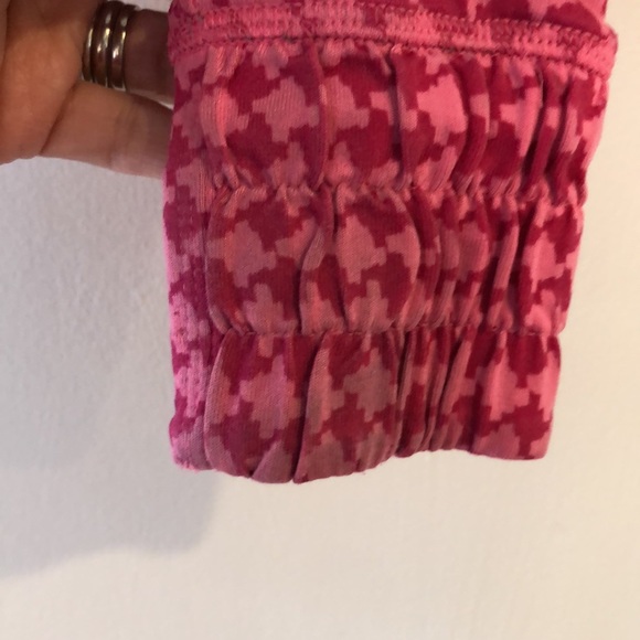 Size 8 (girls) Ivivva reversible hoodie - Picture 3 of 9